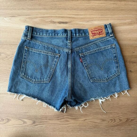 Levi’s 501 Denim Women’s High Rise Distressed Shorts - Picture 2 of 4